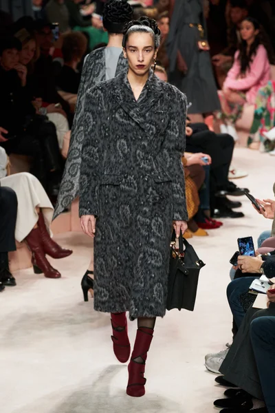 Look 15
